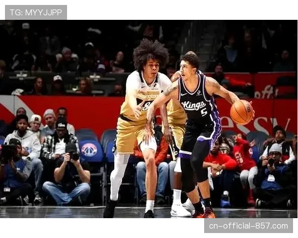 国王九连败背后防守体系崩溃与进攻过度依赖拉文单打问题